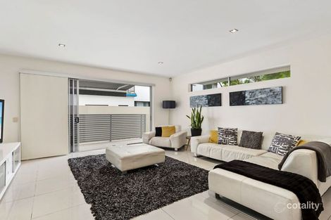 Property photo of 1/17 Anne Avenue Broadbeach QLD 4218