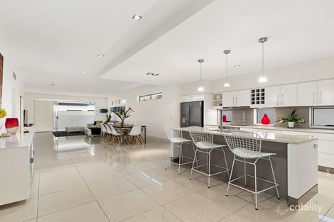 Property photo of 1/17 Anne Avenue Broadbeach QLD 4218