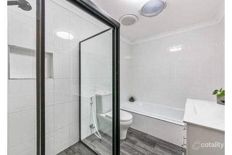 Property photo of 1/4 Tungarra Road Girraween NSW 2145