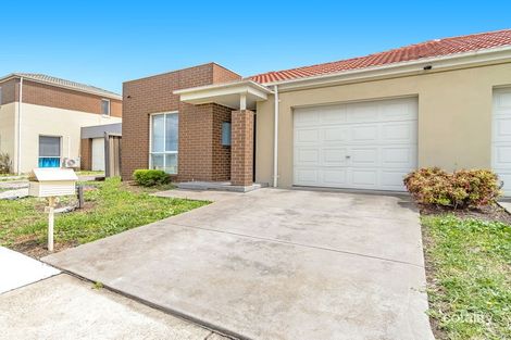 Property photo of 34 Lakeside Drive Roxburgh Park VIC 3064