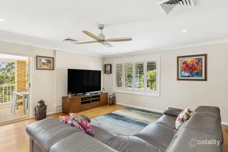 Property photo of 4 Thistle Glen Close Green Point NSW 2251