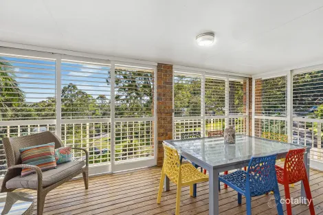Property photo of 4 Thistle Glen Close Green Point NSW 2251