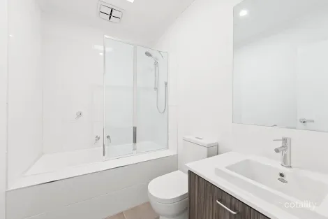 Property photo of 20 Arrowgrass Walk Thornhill Park VIC 3335