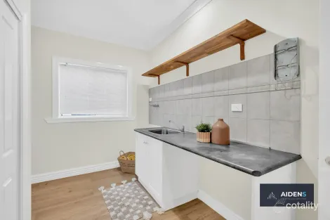 Property photo of 24 Thomson Way Taylors Hill VIC 3037
