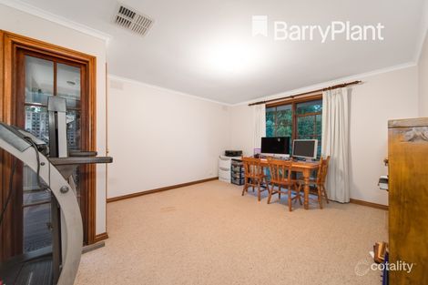 Property photo of 8 Martin Place Pakenham VIC 3810