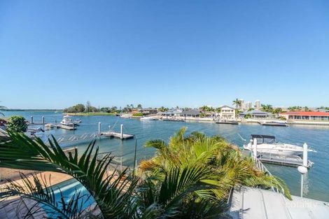 Property photo of 2/8 Markham Avenue Runaway Bay QLD 4216