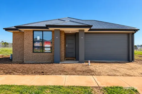 8 YOLANDA GR, THORNHILL PARK, VIC 3335