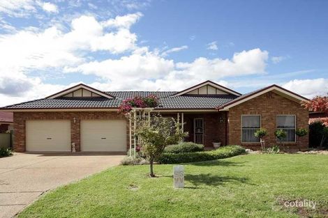 Property photo of 27 Hargrave Avenue Lloyd NSW 2650