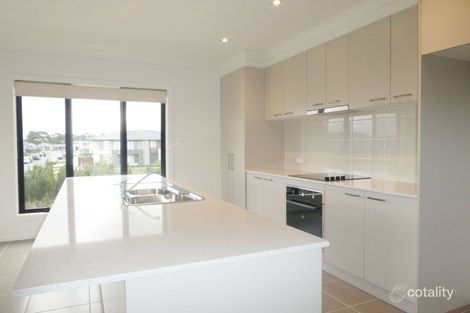 Property photo of 9 Doonhamer Place Clyde North VIC 3978