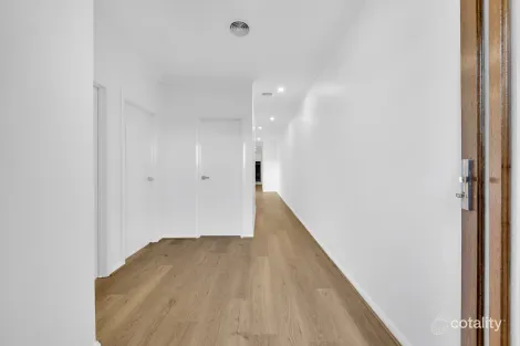 Property photo of 117 Bingham Circuit Thornhill Park VIC 3335
