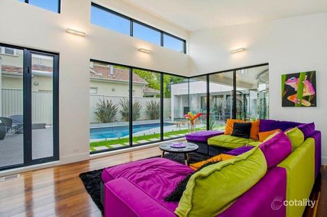 Property photo of 19 Holyrood Avenue Strathmore VIC 3041