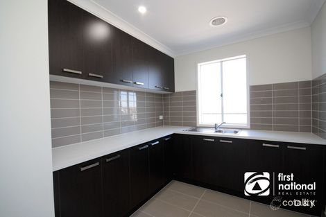 Property photo of 40 Equinox Way Fraser Rise VIC 3336