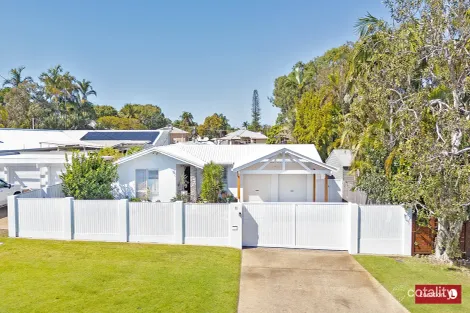 11 DOOLEY ST, BARGARA, QLD 4670