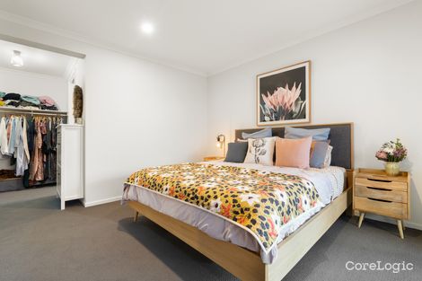 Property photo of 3 Oak Grove Romsey VIC 3434