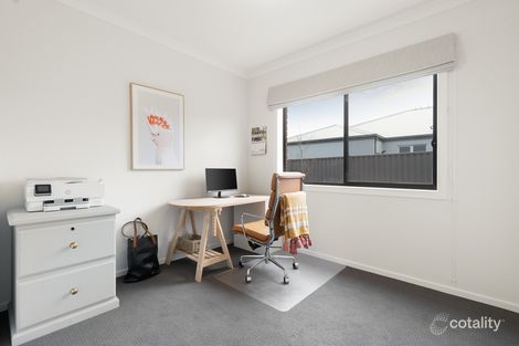 Property photo of 3 Oak Grove Romsey VIC 3434