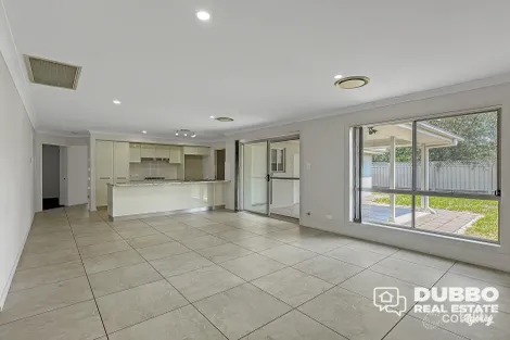 Property photo of 17 Lansdowne Drive Dubbo NSW 2830