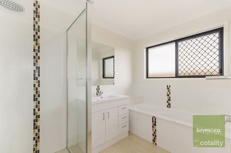 Property photo of 16 Orangeberry Circuit Mount Low QLD 4818