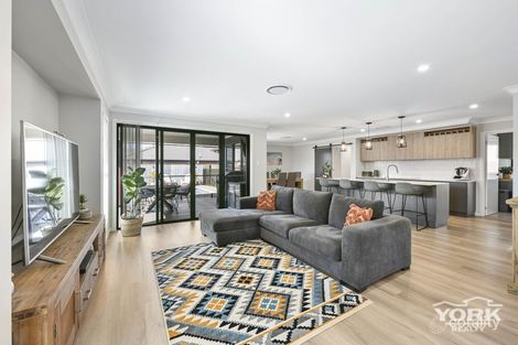 Property photo of 19 Macgregor Avenue Highfields QLD 4352