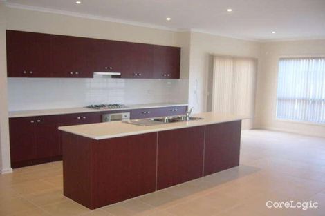 Property photo of 7 Aberfeldie Way Caroline Springs VIC 3023