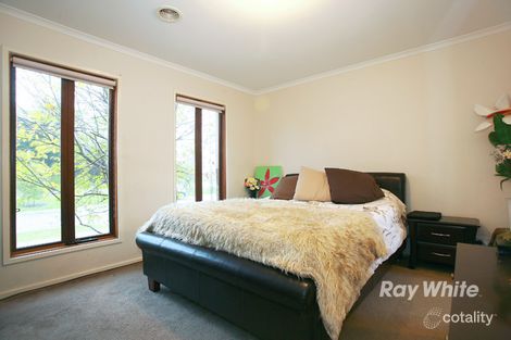 Property photo of 9 Sunbird Avenue Cranbourne VIC 3977