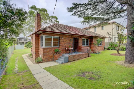 32 Macquarie St, Greenacre, NSW 2190