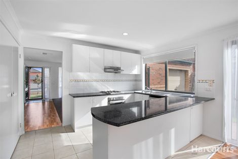 Property photo of 32 Oakgrove Drive Narre Warren South VIC 3805