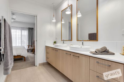 Property photo of 132/10 Skylark Boulevard Clyde North VIC 3978