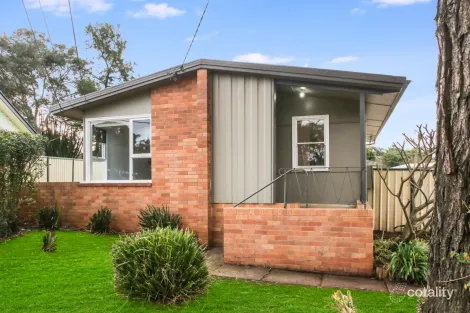 Property photo of 16 Rotorua Street Lethbridge Park NSW 2770