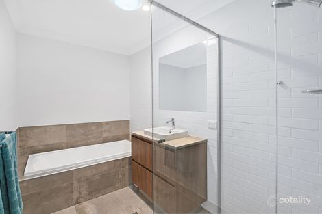 13/1 Flametree Cct, Arundel, QLD 4214