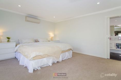 Property photo of 17 Voss Boulevard Heritage Park QLD 4118