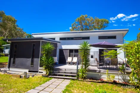 Property photo of 8 Panaroo Street Macleay Island QLD 4184