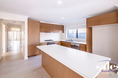 Property photo of 6 Loddon Place Cranbourne East VIC 3977