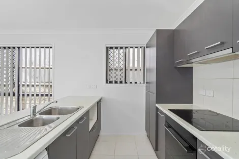 Property photo of 5 Rise Circuit Pacific Pines QLD 4211