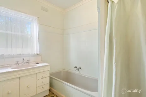 Property photo of 14 Hunter Street Golden Square VIC 3555