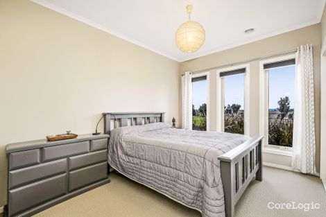 Property photo of 2 Tolpis Lane Cranbourne North VIC 3977