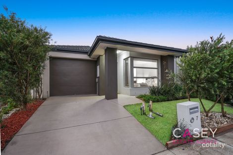 Property photo of 7 Fenix Way Clyde North VIC 3978