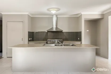 Property photo of 10 Skyline Drive Warragul VIC 3820