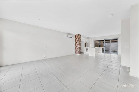 Property photo of 15 Belfort Lane Cranbourne VIC 3977