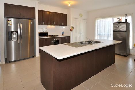 Property photo of 5 Ivan James Place Caroline Springs VIC 3023