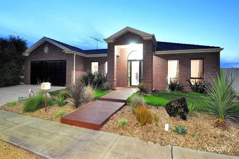 Property photo of 10 Parkside Close Caroline Springs VIC 3023