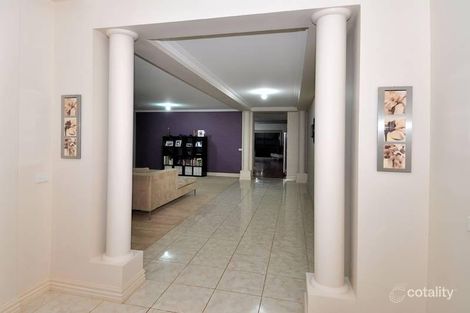Property photo of 10 Parkside Close Caroline Springs VIC 3023