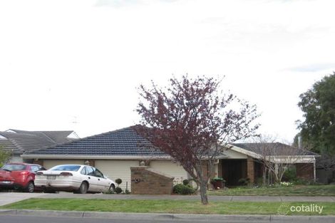 33 Edrington Park Dr, Berwick, VIC 3806