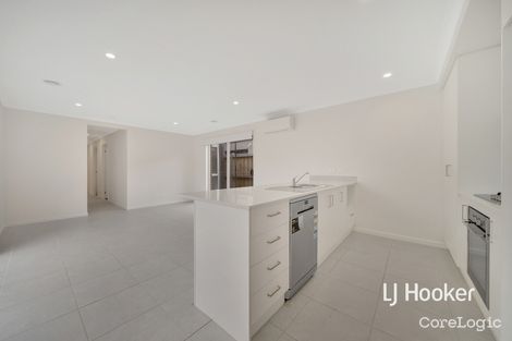 Property photo of 3 Hargood Place Cranbourne East VIC 3977