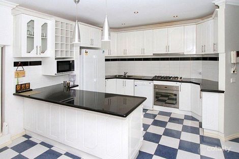 Property photo of 27 Nepean Way Taylors Hill VIC 3037