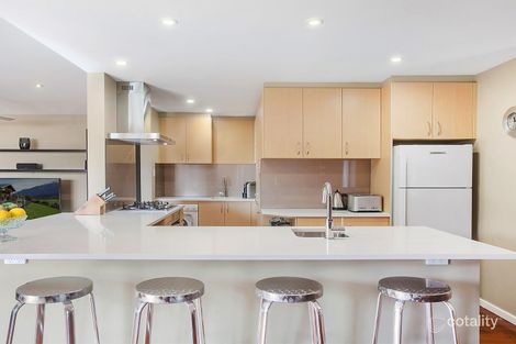 Property photo of 32 Aurora Close Mawson ACT 2607