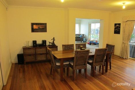 Property photo of 8 York Close Taylors Hill VIC 3037