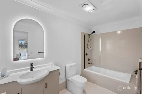 Property photo of 33 Scrub Road Carindale QLD 4152