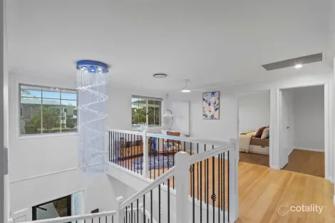 Property photo of 33 Scrub Road Carindale QLD 4152