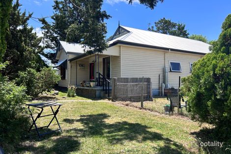 9 John St, Uralla, NSW 2358