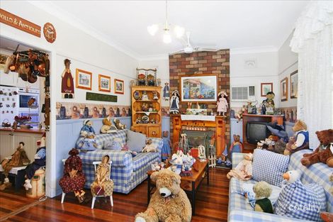 Property photo of 17 Fourth Avenue Seven Hills NSW 2147